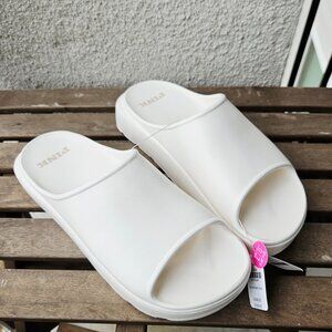 PINK Victoria's Secret White Shell Platform Slides Sz L 9-10
